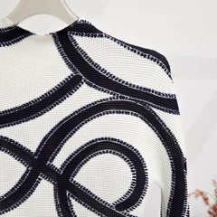 Vintage Geometric Printed Turtleneck Pleated Set