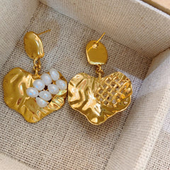 Retro Exaggerated Heart Pearl Earrings