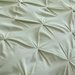 3pcs Bedding Cover .Craft twist design .Simple and superior .Soft and comfortable fabric .Suitable men and women bedroom decoration