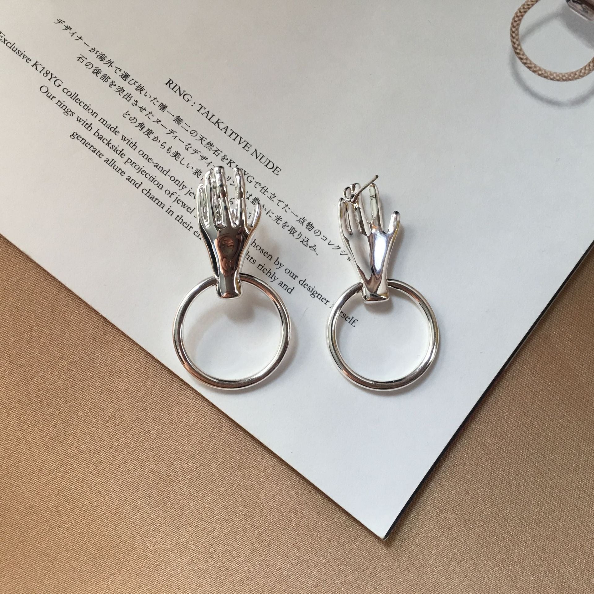 Vintage Alloy Palm Circle Drop Earrings