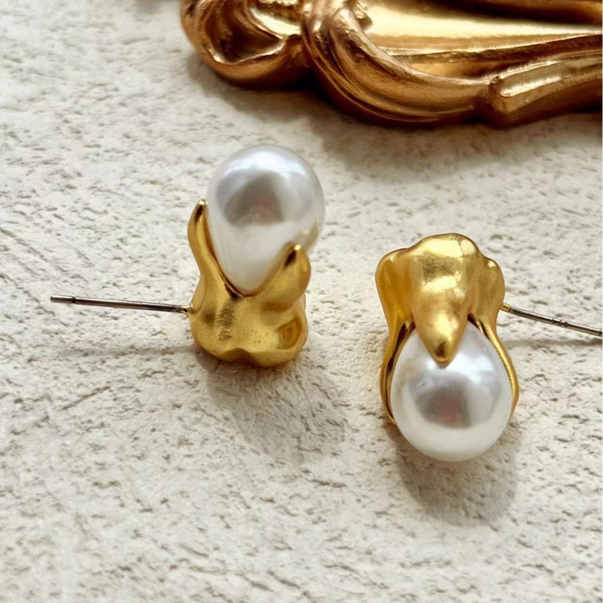 Abstract Teeth Pearl Earrings