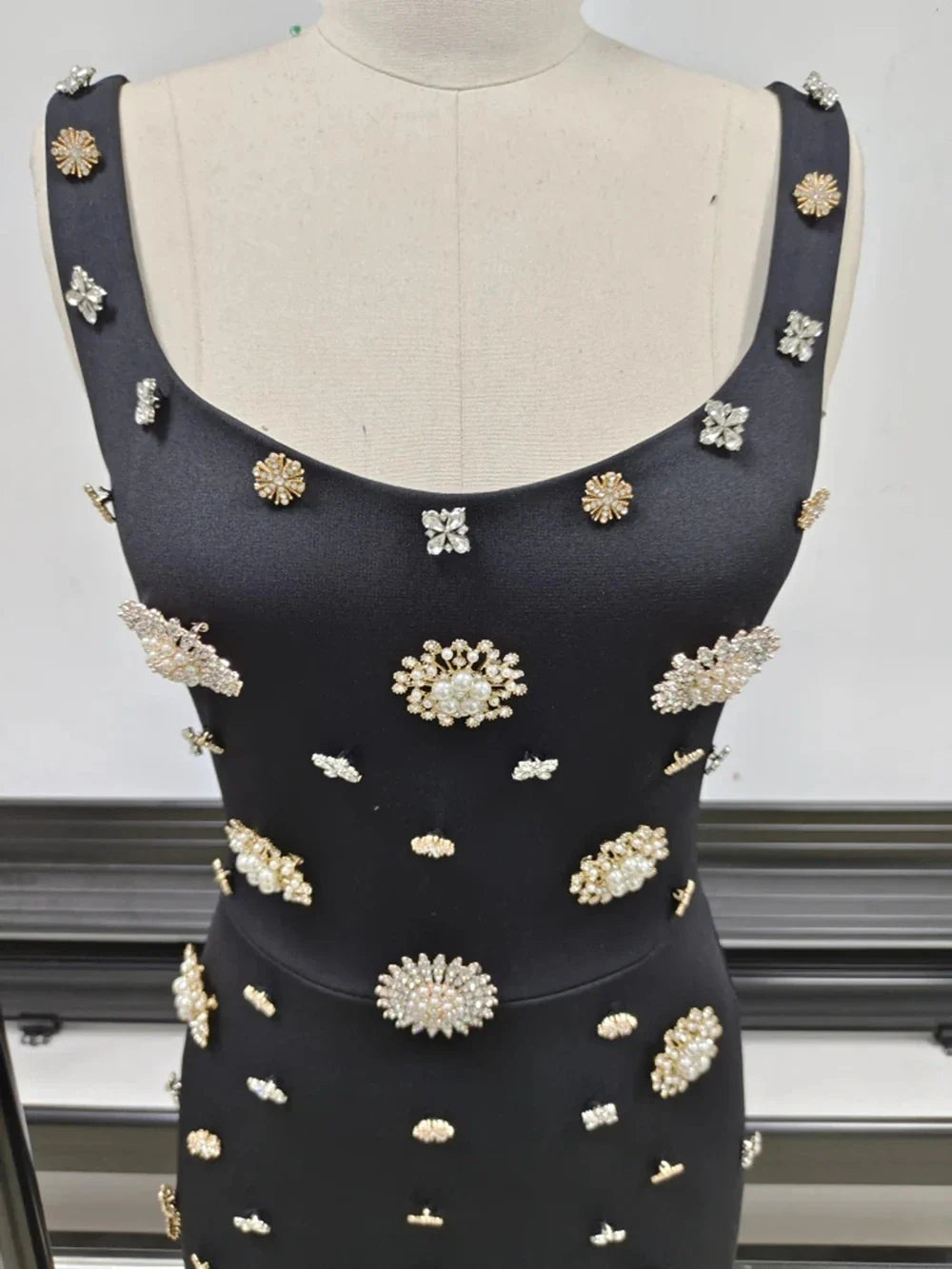 Sleeveless Brooch Embellishment Slim Maxi Dress