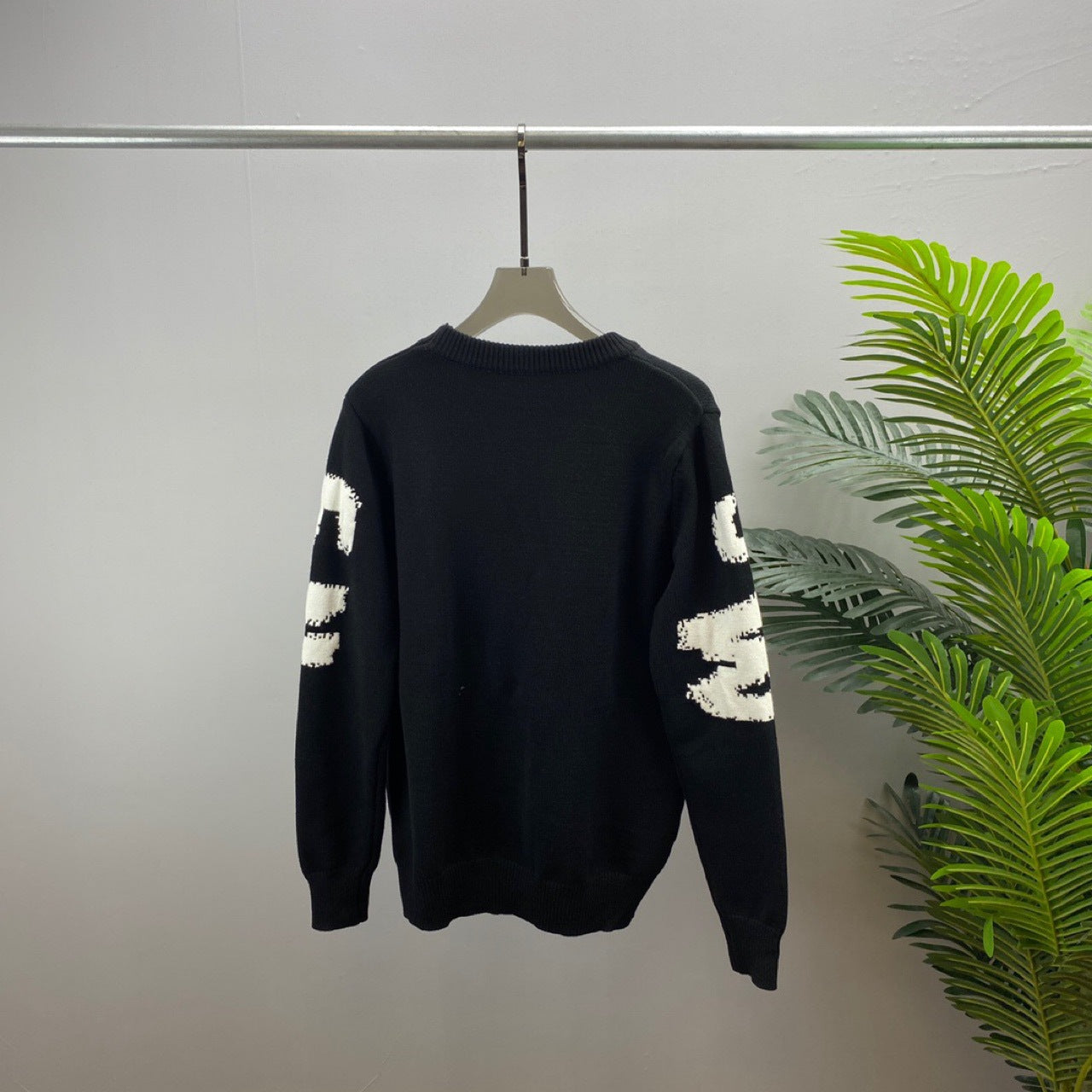 Queen Graffiti Knitwear
