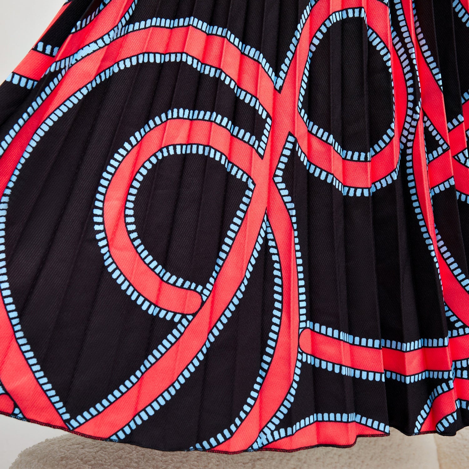 Vintage Geometric Printed Turtleneck Pleated Set