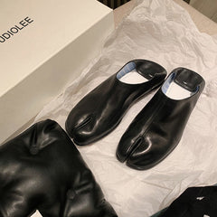 Solid Split Toe Flat Shoes