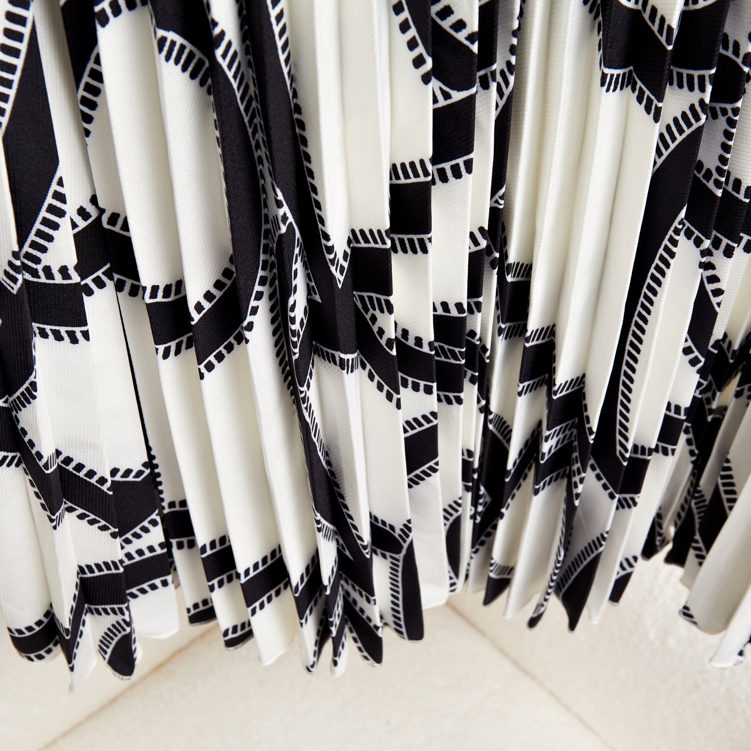 Vintage Geometric Printed Turtleneck Pleated Set