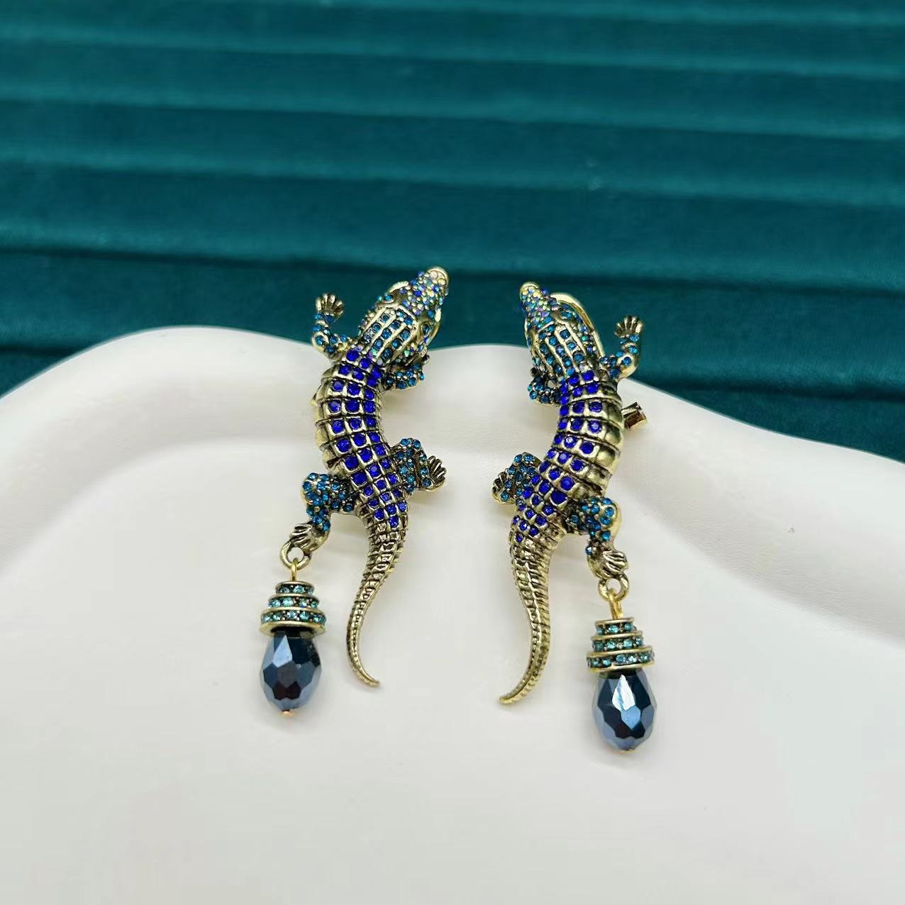 Crocodile Tassels Retro Earrings