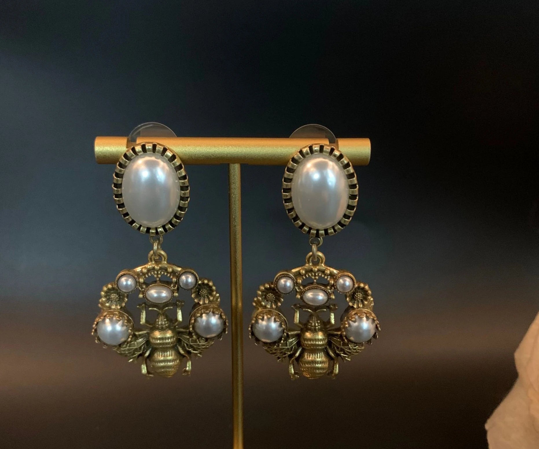 Elegant Palace Style Bee Earrings