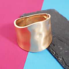 Exaggerated Wide Brimmed Spring Buckle Bracelet