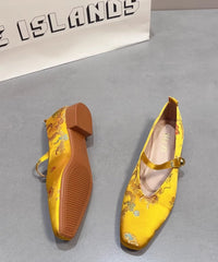 Chinese Style Embroidered Flats Apricot Buckle Strap