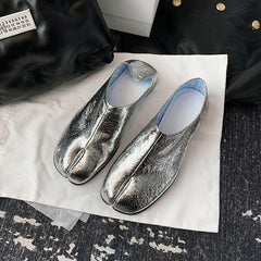 Solid Split Toe Flat Shoes