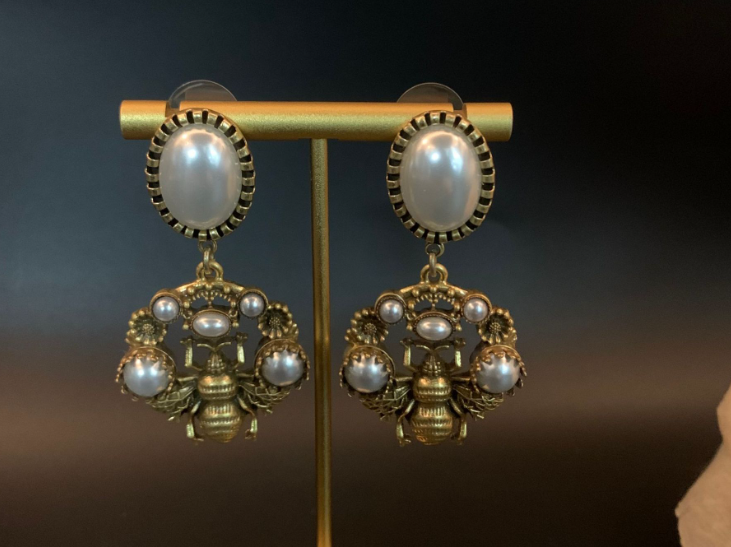 Elegant Palace Style Bee Earrings