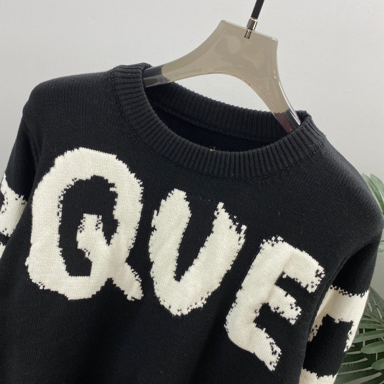 Queen Graffiti Knitwear