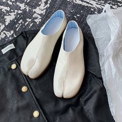 Solid Split Toe Flat Shoes