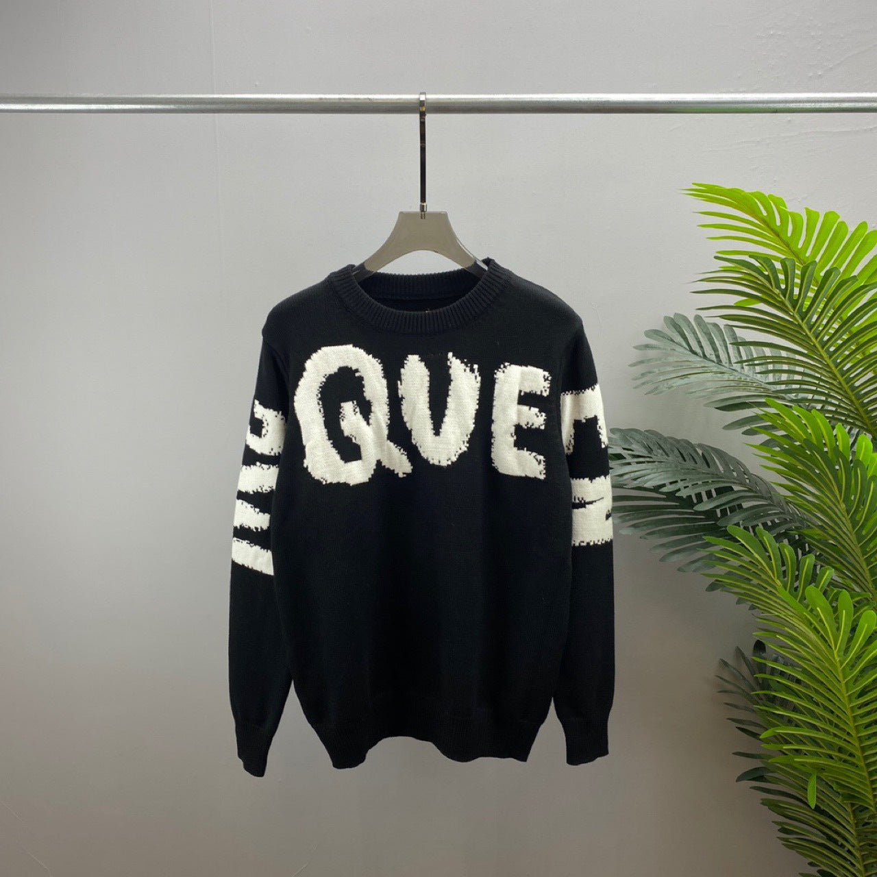 Queen Graffiti Knitwear
