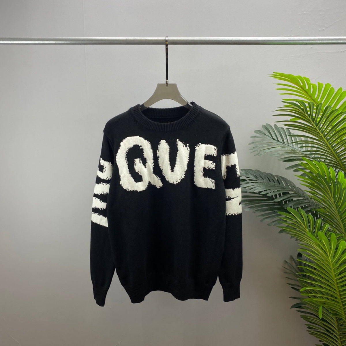 Queen Graffiti Knitwear