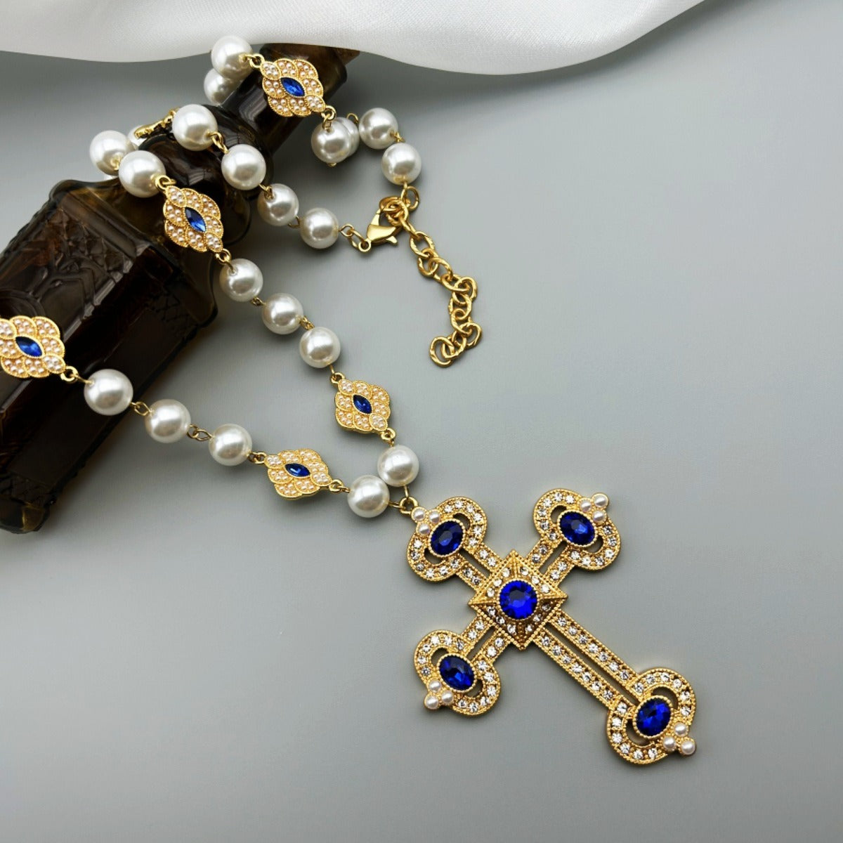 Retro Diamond Inlaid Cross Pendant Pearl Necklace