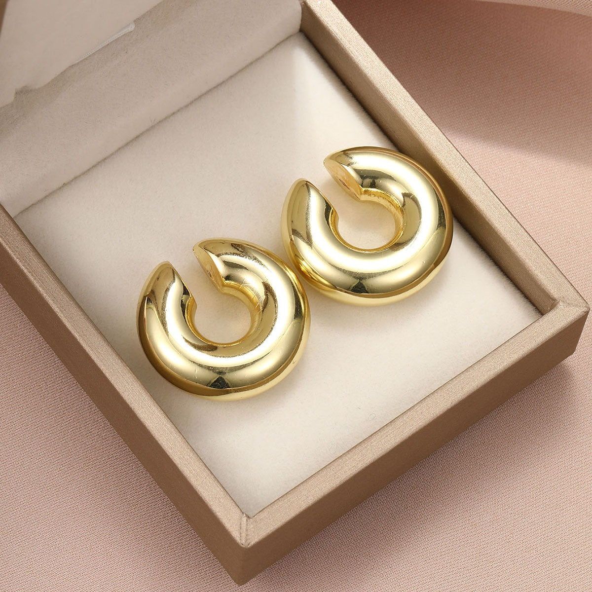 Hollow Thick C-shaped Clip Earrings