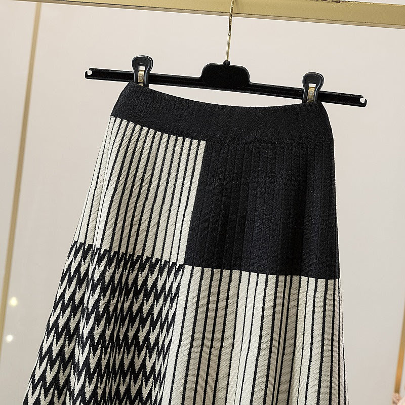 Pleated Geometric Print A-Line Skirt
