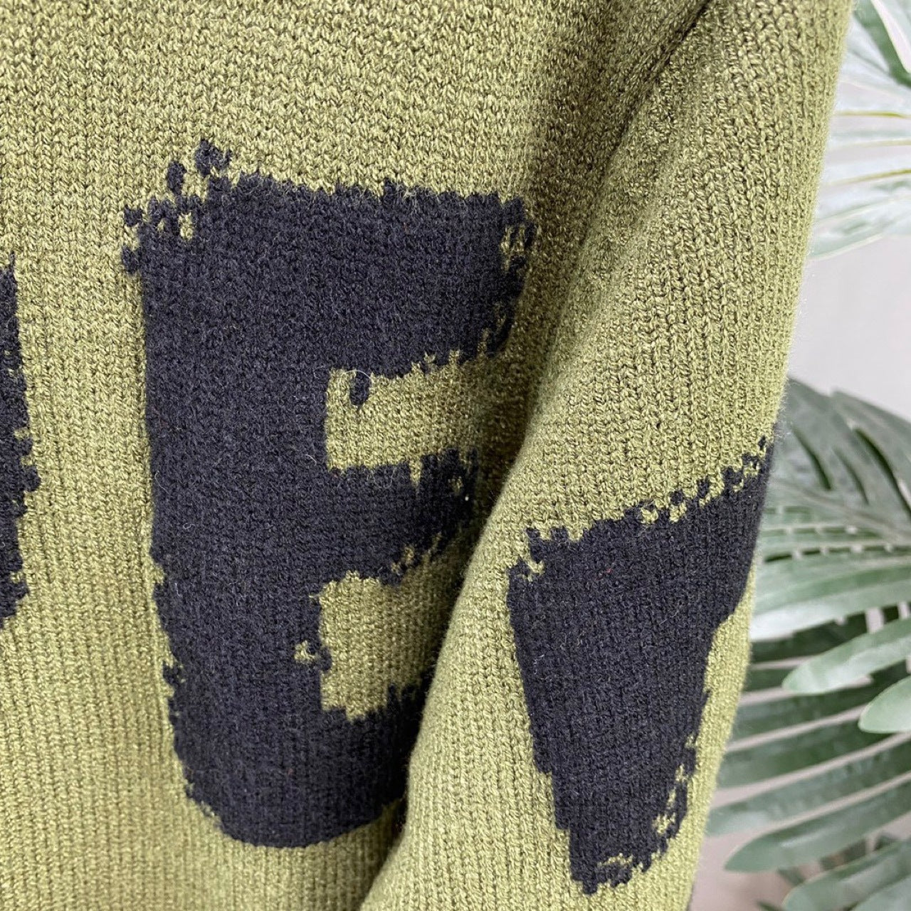Queen Graffiti Knitwear
