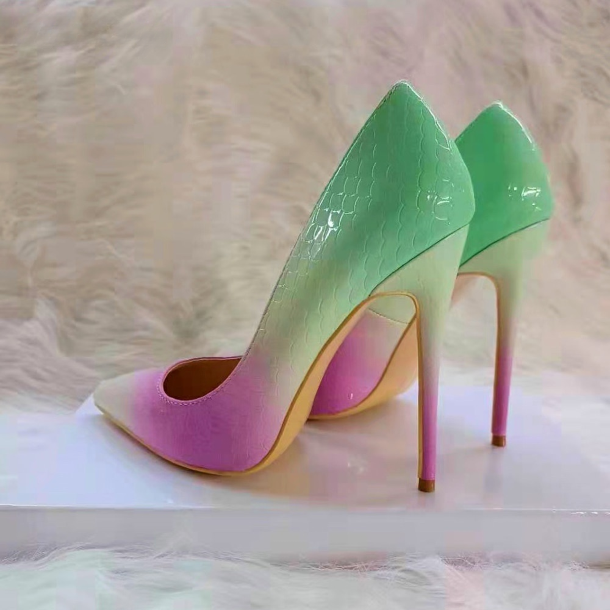 Gradient Pink Green Crocodile Pattern Pointed-Toe Shoes