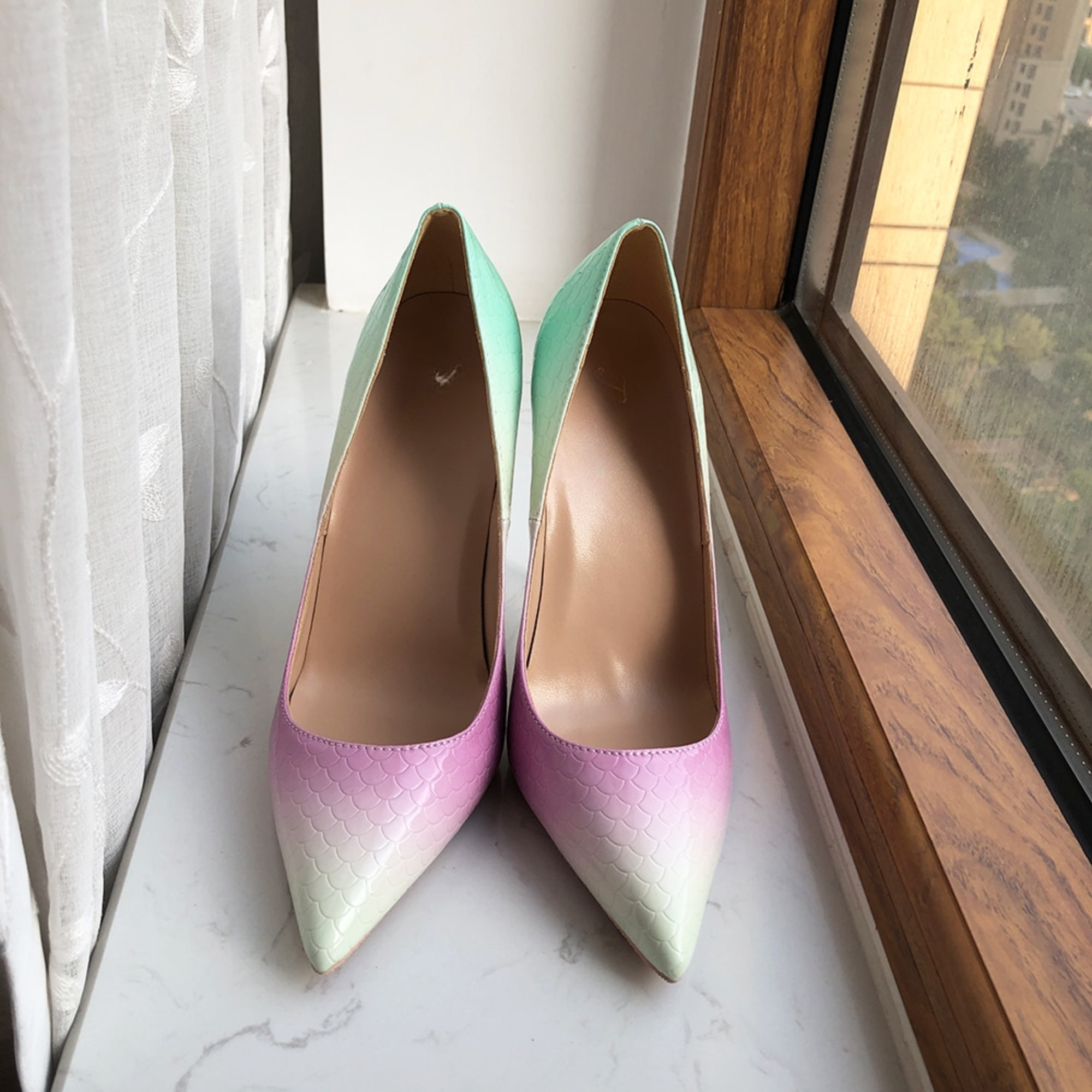 Gradient Pink Green Crocodile Pattern Pointed-Toe Shoes