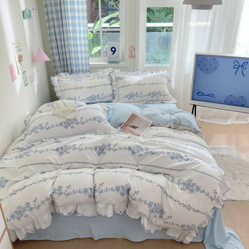 4pcs  Korean lace Duvet Cover Set (1*Duvet Cover +1 flat sheet + 2*Pillowcase, Without Core), Fresh Flower Print Bedding Set