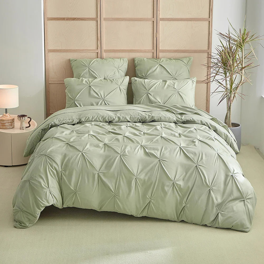 3pcs Bedding Cover .Craft twist design .Simple and superior .Soft and comfortable fabric .Suitable  men and women bedroom decoration