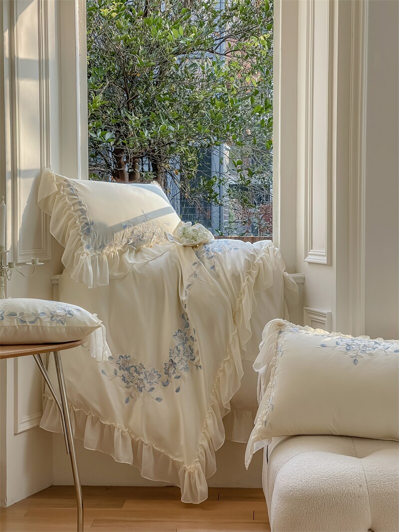 Blue Flowers Embroidery Princess 4Pcs Bedding Set 1000TC Egyptian Cotton Lace Edge Quilt Duvet Cover Set Bed Linen Pillow Shams