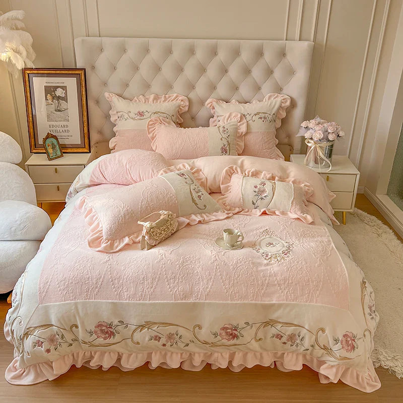 Romantic French Vintage Carved Velvet Lace Ruffles Flowers Embroidery Bedding Set Velvet Fleece Duvet Cover Bed Sheet Pillowcase