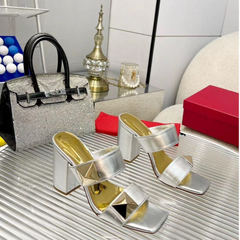 Chunky Heel One Line Strap Rivet Sandals