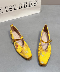 Chinese Style Embroidered Flats Apricot Buckle Strap