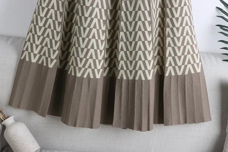 Contrast Hem Pleated Midi Skirt