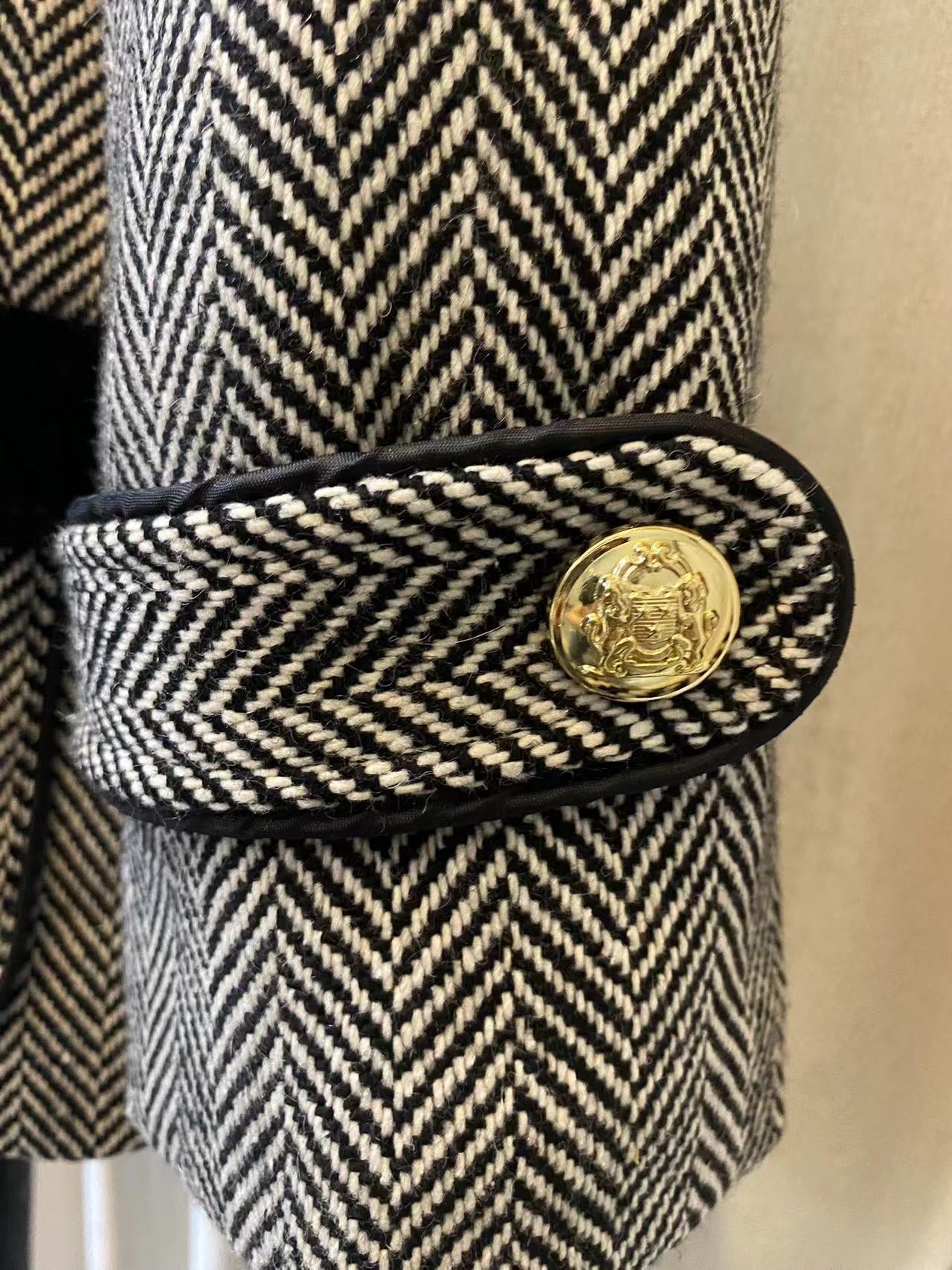 Gold Buttons Wool Blazer