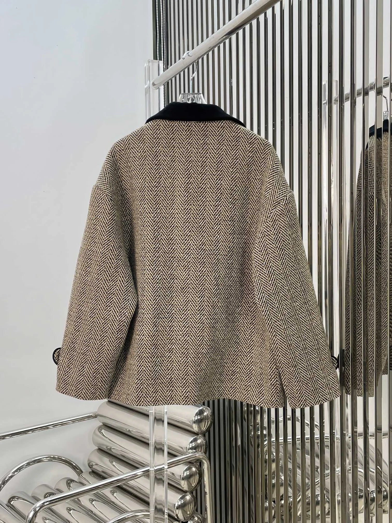 Gold Buttons Wool Blazer